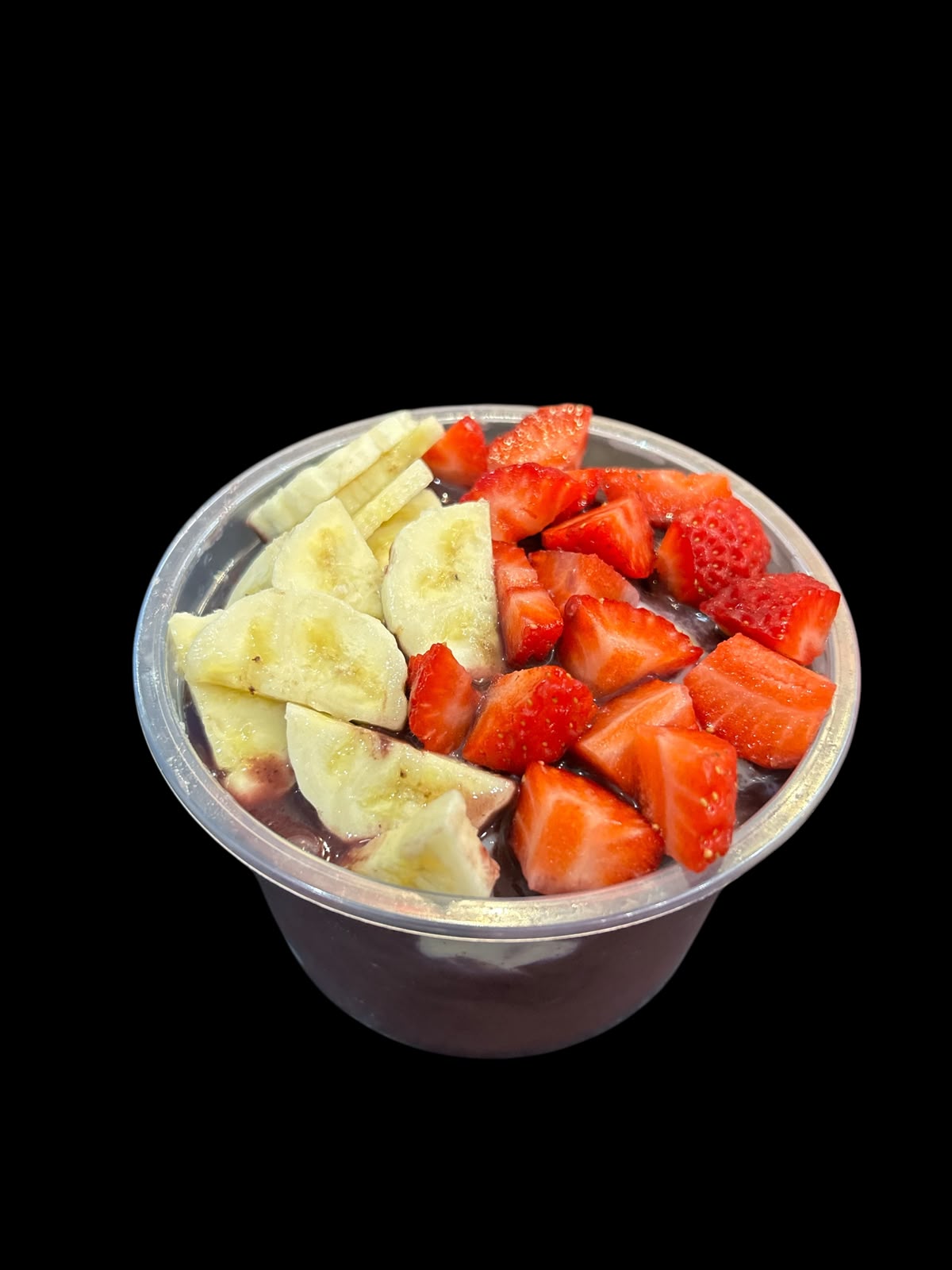 Copo de açaí cremoso com frutas e granola