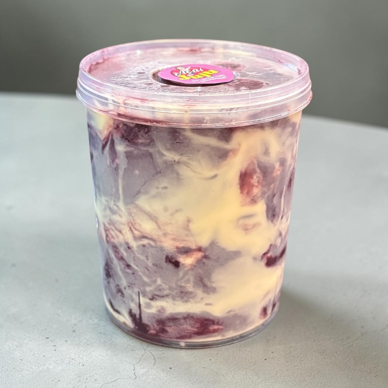 Taças de sorvete e milkshakes coloridos